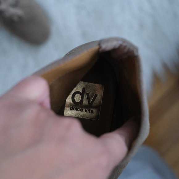 Boots - Picture 3 of 9